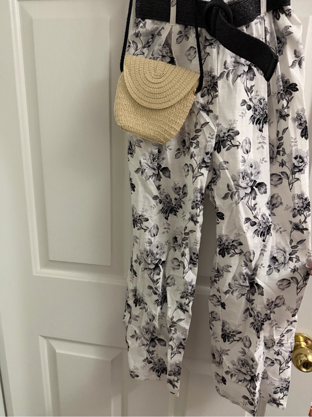Tahari Floral Jumpsuit Size 8 with Belt & Crossbody Bag - Picture 6 of 9